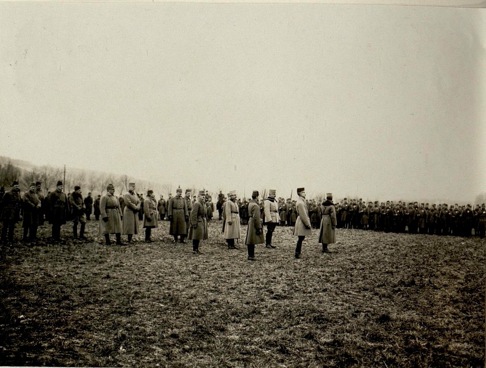 Inspizierung des bosnisch-herzegowinischen Regimentes l durch Eduard Freiherr Böhm Ermolli in Hodowam 14.12.1916 (BildID 15542877)