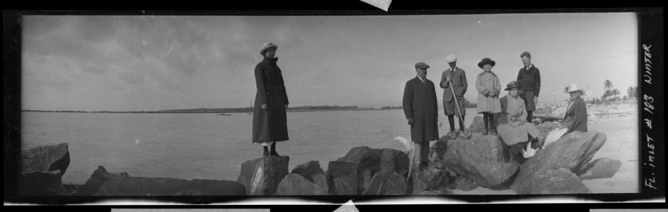 Inlet, Florida winter, family LCCN2017656453