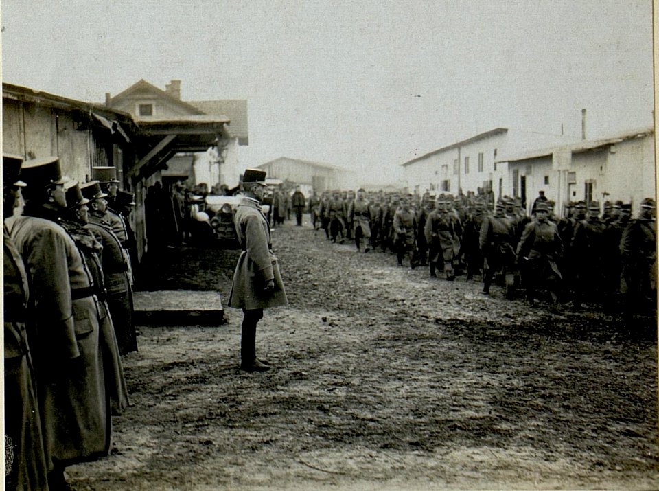 Inspizierung durch Generaloberst Böhm-Ermolli in Hinowice. (BildID 15527996)