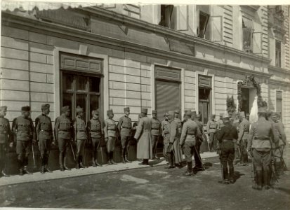 Inspizierung druch Sr.k.u.k.Hoheit Erzh. KARL FRANZ JOSEF. Meldung der Offiziere des 48. ITD.Kommandos in Kötschach. Standort, Kötschach. Aufgenommen, am 22. September 1915. (BildID 15460349)
