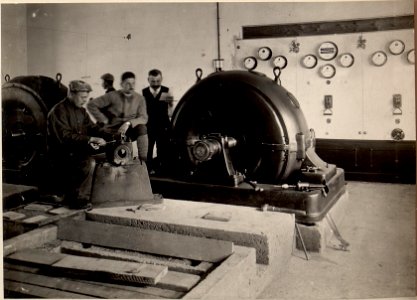 Innenraum der Zentrale Innerfragant während der Montage der Maschinen. Aufgenommen am 31. Mai 1916. (BildID 15476028)