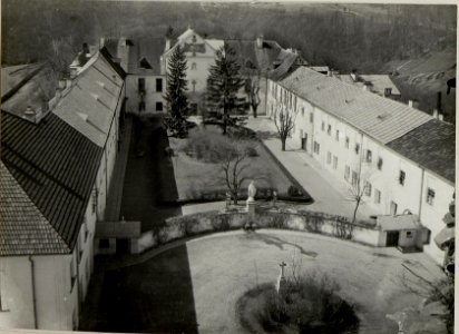 Innerer Hof des Klosters. Aufgenommen bei der 15.ITD.am 9.IV.1916. (BildID 15536863)