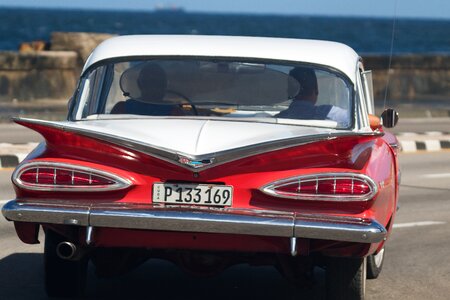 Chevrolett impala red white almendron