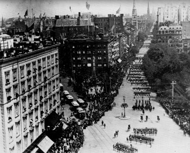Instantaneous Photo Company - Truppenparade am Madison Platz (Zeno Fotografie)