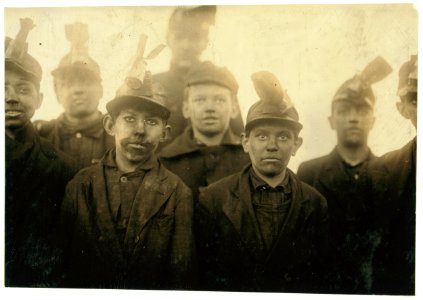 Inside workers shaft -6 Pennsylvania Coal Company,. LOC nclc.01144 photo