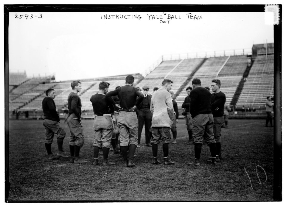 Instructing Yale football team LCCN2014691897