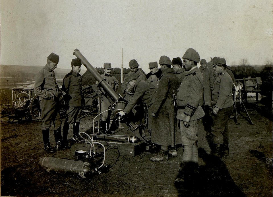 Instruktion beim Minenwerfer, Kurzany (BildID 15527891)