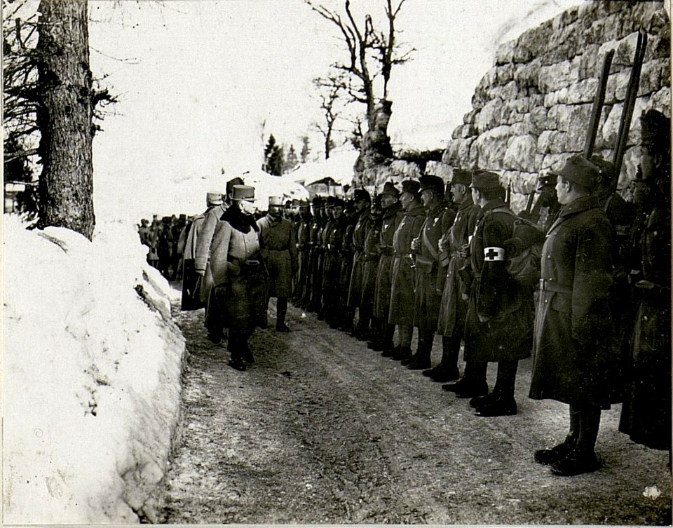 Inspektion des II. Regiments der Tiroler Kaiserjäger durch Exzellenz Conrad v.Hötzendorf, in Folgaria (BildID 15624450)