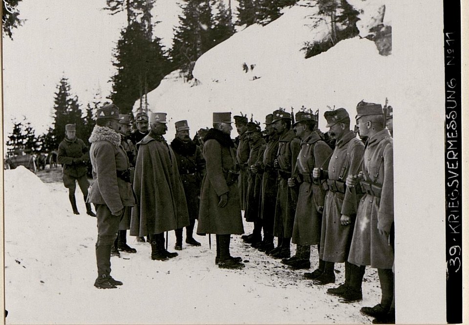 Inspektion des Infanterie-Regiments Nr.14 durch Exzellenz Conrad von Hötzendorf bei Feldpost 403 (BildID 15737615)