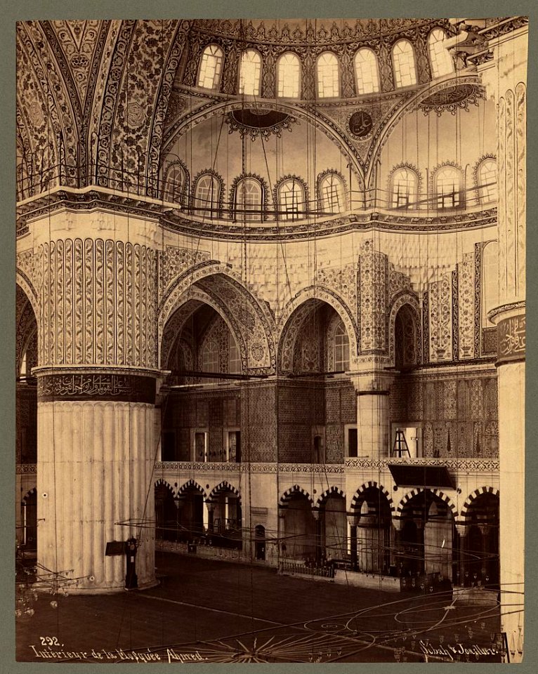 Interieur de la Mosquéé Ahmed - Sébah & Joaillier. LCCN2003688299