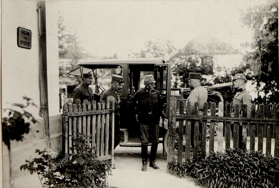 Inspizierung d.S.Exz.G.d.J.Succovati beim Korpskomdo in Narajow (BildID 15530753)
