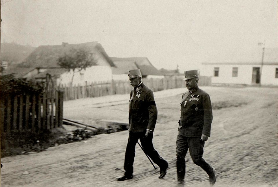 Inspizierung d.S.Exz.G.d.J.Suchavati beim Korpskomdo in Narajow (BildID 15530739)