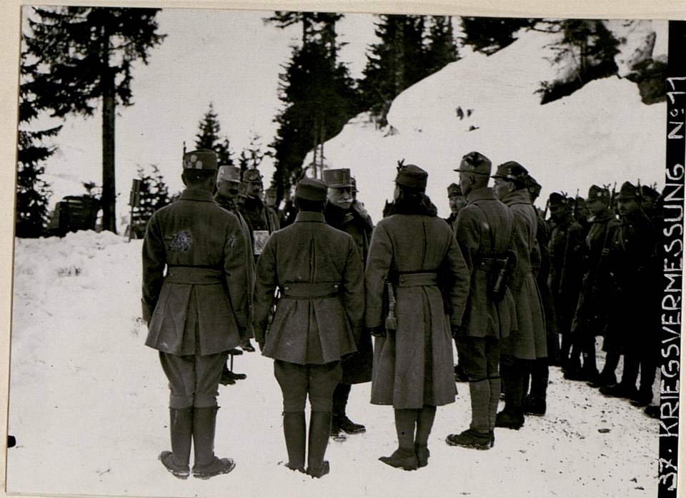 Inspektion des Infanterie-Regiments Nr.14 durch Exzellenz Conrad von Hötzendorf bei Feldpost 403 (BildID 15737601)