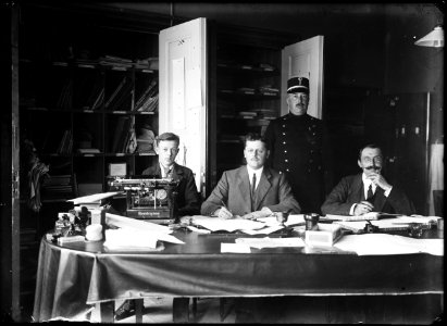 Interieur van de gemeentesecretarie - Regionaal Archief Alkmaar - FO1400120