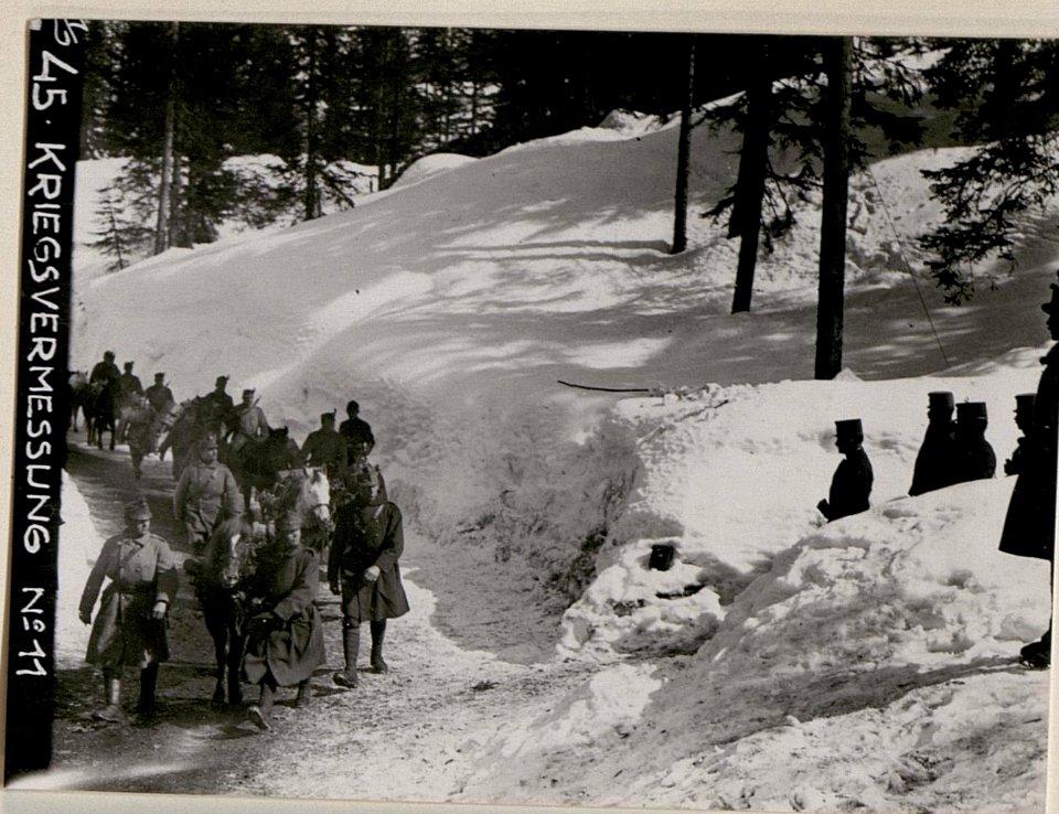 Inspektion des Infanterie-Regiments Nr.14 durch Exzellenz Conrad von Hötzendorf bei Feldpost 403 (BildID 15737657)
