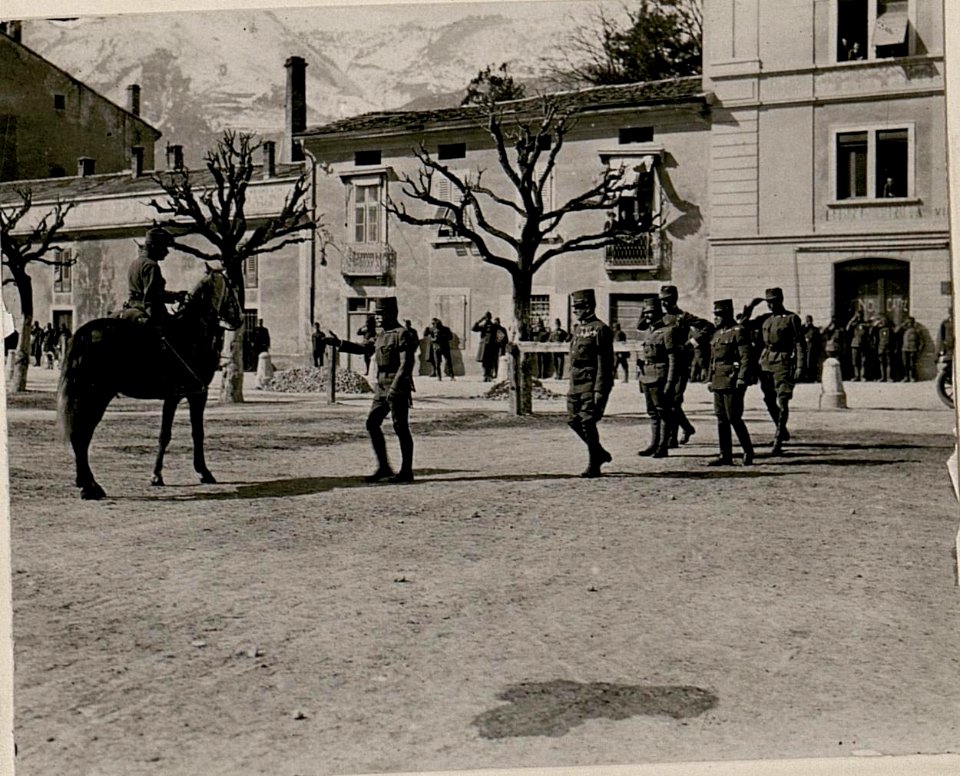 Inspizierung des 4.Tiroler Kaiserjägerregimentes durch Exzellenz Feldmarschall Conrad Freiherr von Hötzendorf am Piazza d'Armi in Trient (BildID 15736083)