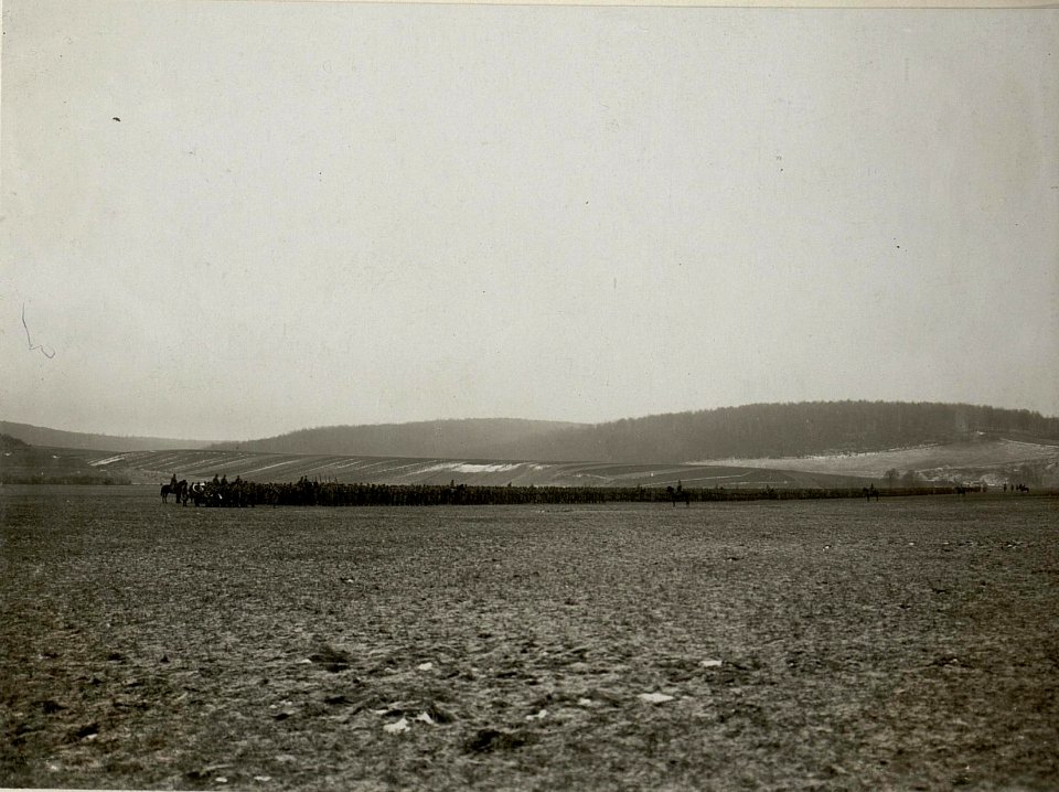 Inspizierung des bosnisch-herzegowinischen Regimentes l durch Eduard Freiherr Böhm Ermolli in Hodowam 14.12.1916 (BildID 15542884)