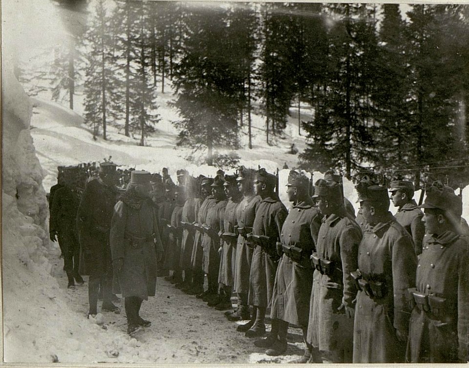 Inspizierung des J. Regiments No.14.durch Exzellenz Conrad v.Hötzendorf bei Feldpost 403. (BildID 15624606)
