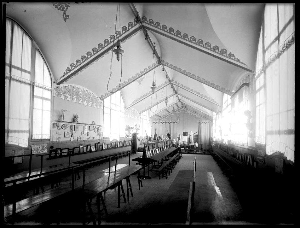 Interior d'un aula de l'Escola d'Arts i Oficis de Sabadell