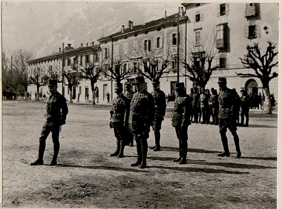 Inspizierung des 4.Tiroler Kaiserjägerregimentes durch Exzellenz Feldmarschall Conrad Freiherr von Hötzendorf am Piazza d'Armi in Trient (BildID 15736153)