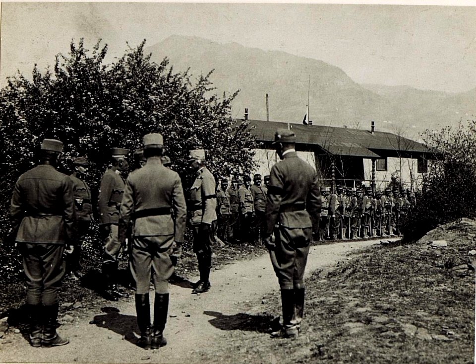 Inspizierung des Bergführerkurses in Bozen durch Exzellenz von Roth, 29.4.1917. (BildID 15584249)