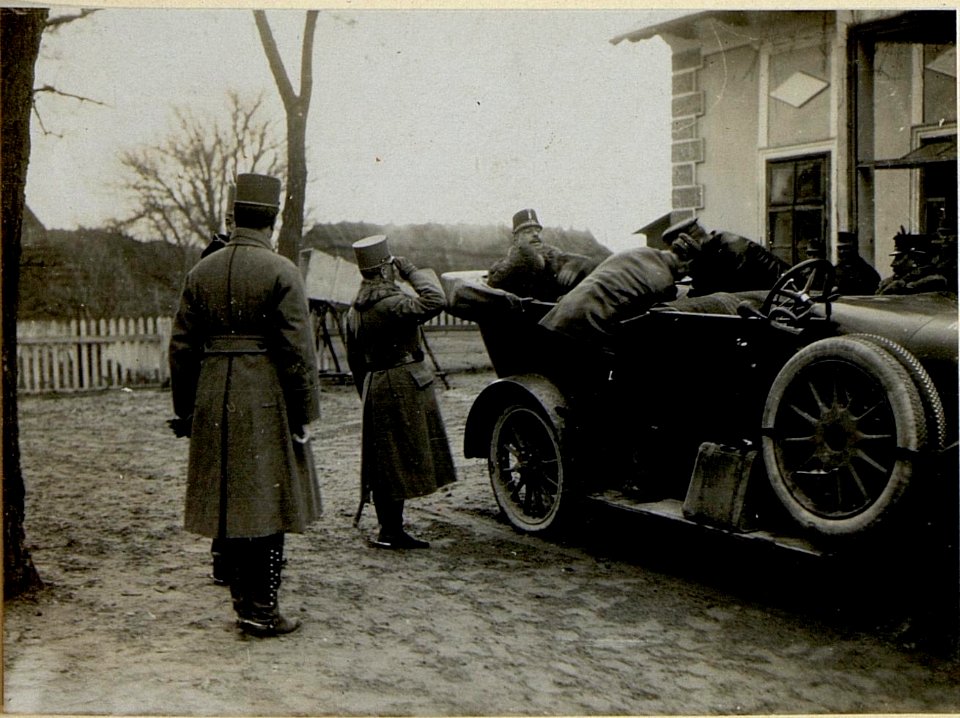Inspizierung durch Generaloberst Böhm-Ermolli in Hinowice. (BildID 15528045)