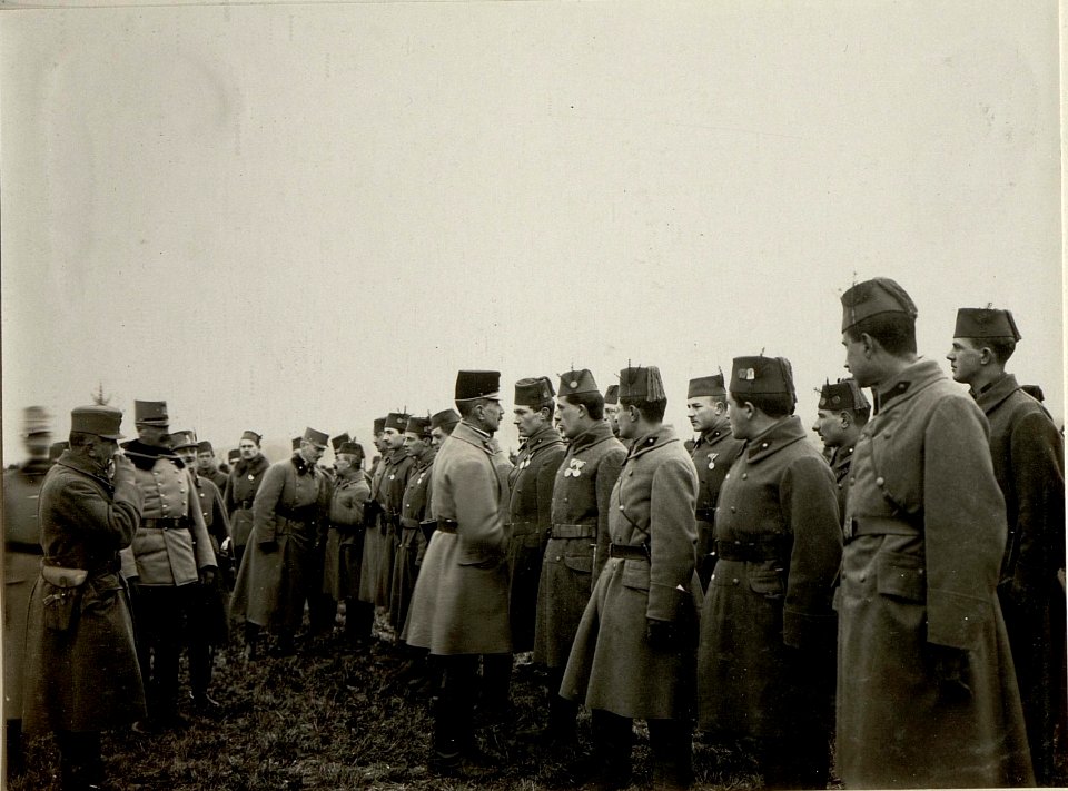 Inspizierung des bosnisch-herzegowinischen Regimentes l durch Eduard Freiherr Böhm Ermolli in Hodowam 14.12.1916 (BildID 15542898)