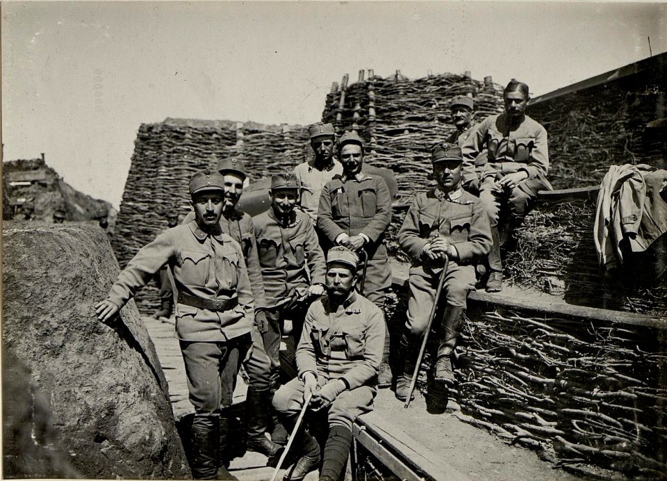 Inspizierung des Regimentskommandanten Oberst Hussel im Abschnitt HANCZARKA Infanterieregiment 75 südl.Gebrow, 3.VI.1916 (BildID 15542065)