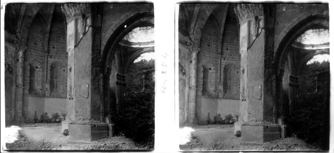 Interior de l'església del Monasterio de Piedra