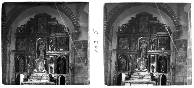 Interior de l'església romànica del castell de Castelldefels