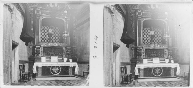 Interior de la catedral amb el Crist de la Sang a Ciutadella