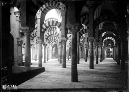 Interior de la catedral-mesquita de Còrdova (AFCEC MORELLO A 0155)