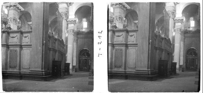 Interior de la nau lateral de la catedral de Vic