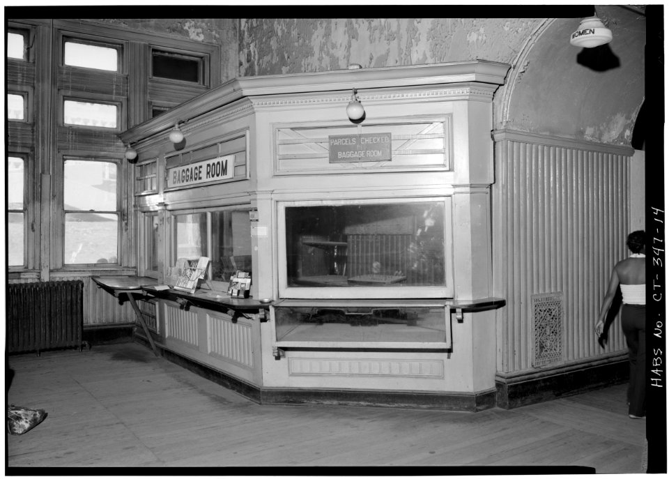 INTERIOR DETAIL CUSTOMER COUNTER IN BAGGAGE ROOM - New London Railroad Station