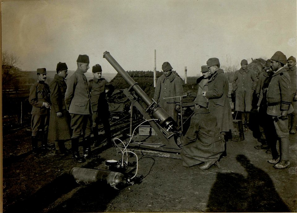 Instruktion beim Minenwerfer, Kurzany (BildID 15527884)