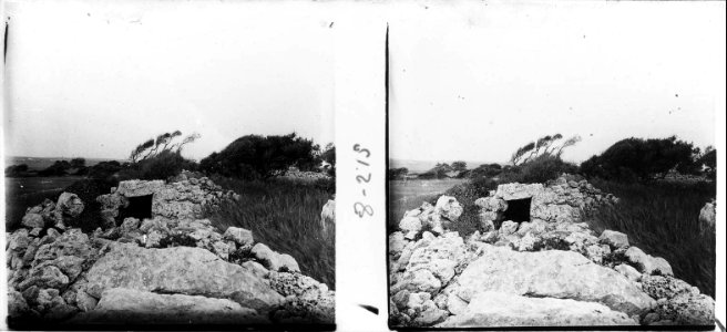 Interior dels murs de la ciutat prehistòrica de Son Catllar a Ciutadella