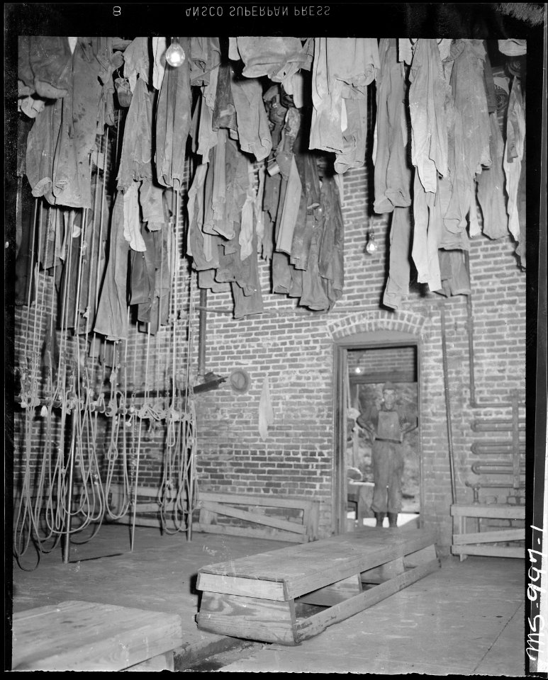 Interior of bathouse for miners. Debardeleben Coal Corporation, Sipsey Mine, Sipsey, Walker County, Alabama. - NARA - 540645