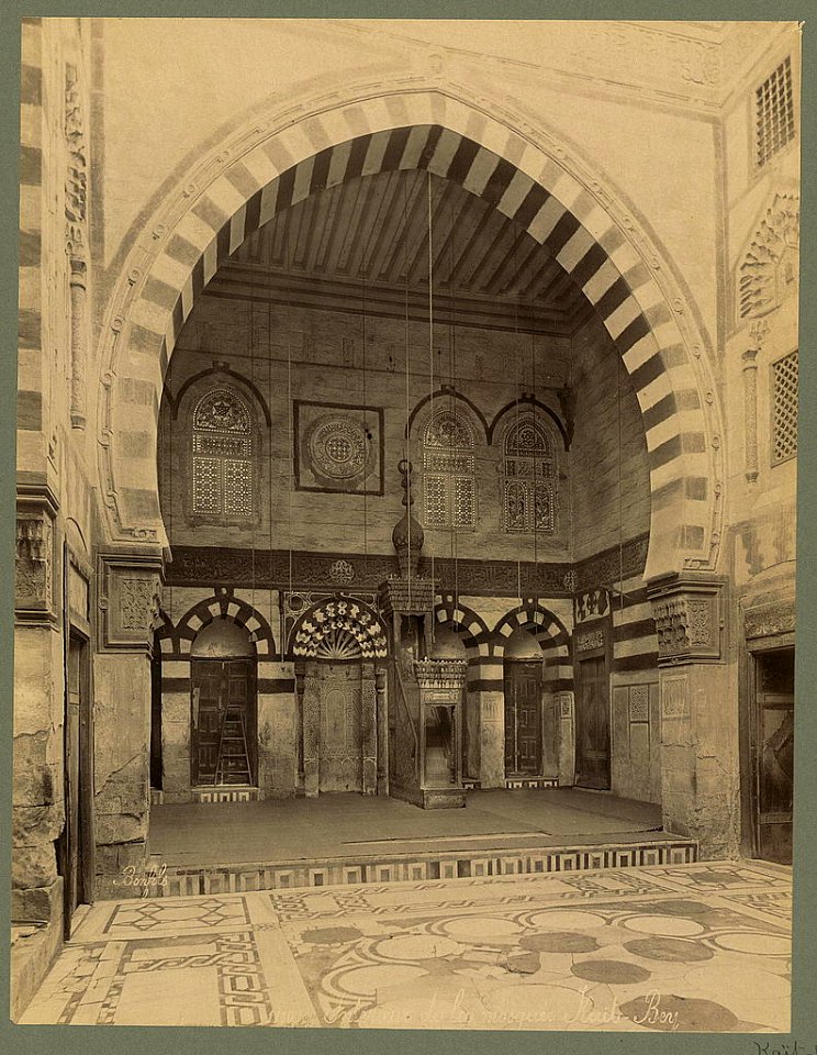 Interieur de la mosqée Kaı̈t-Bey - Bonfils. LCCN2004668125