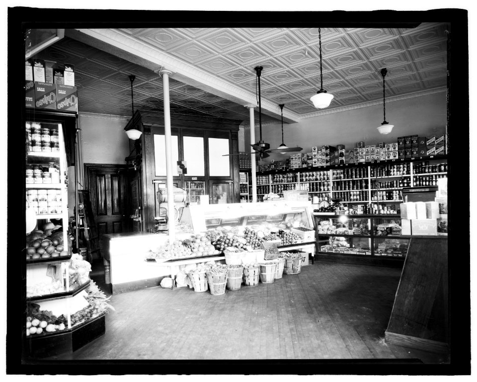 Interior of D.G.S. Store, Wash., D.C. LCCN2016824571