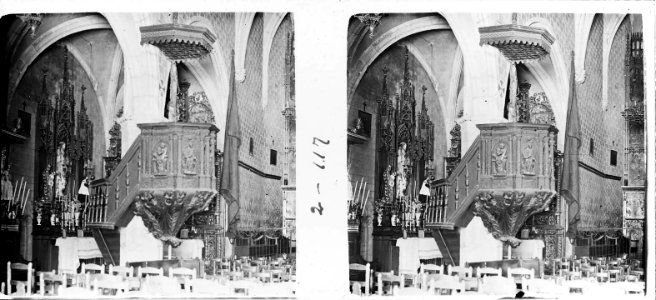 Interior d'una església d'Argentona