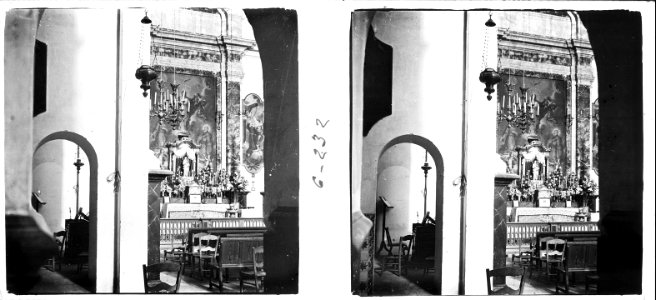 Interior d'una església de Palma de Mallorca amb imatge en alabastre