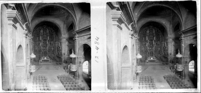 Interior de l'església de Sant Feliu de Torelló