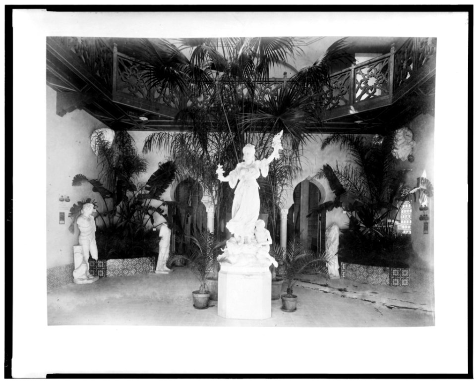 Interior of Pavilion of Algeria, showing sculpture, Paris Exposition, 1889 LCCN94500793