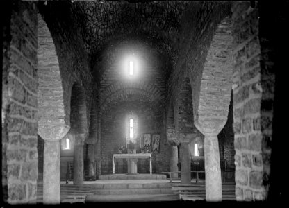 Interior de l'església del Monestir de Sant Martí del Canigó (AFCEC SOLER D 2067bis2)
