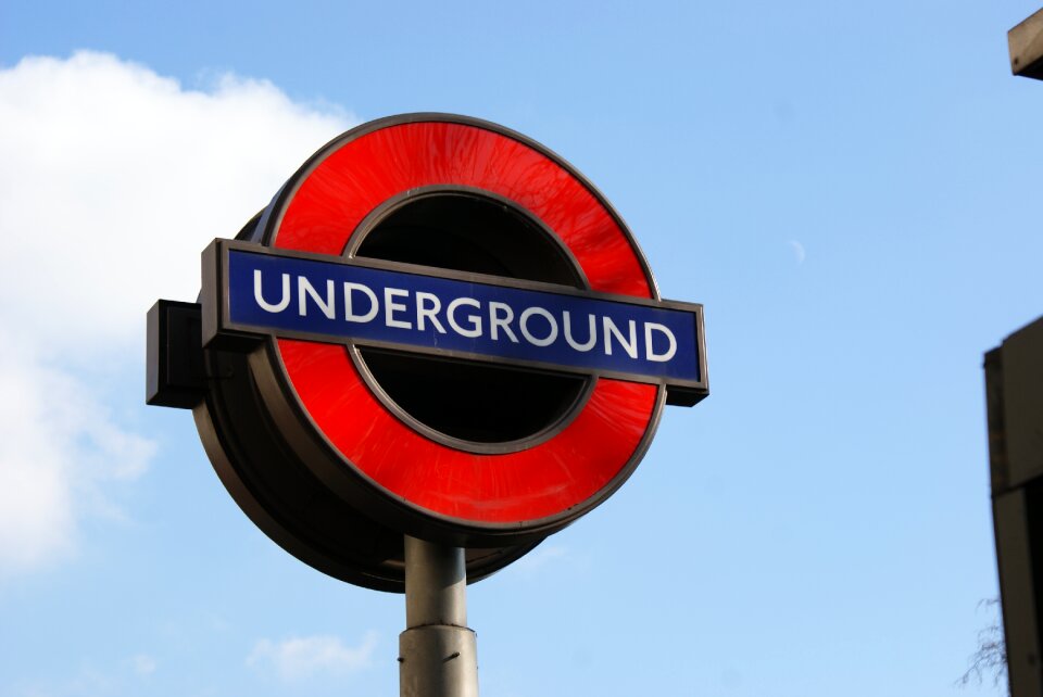Metro road signs communication