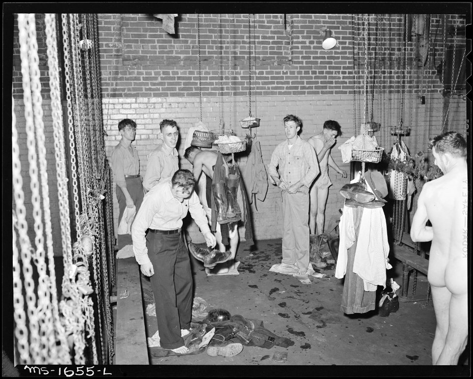Interior of washhouse. Koppers Coal Divison, Kopperston Mine, Kopperston, Wyoming County, West Virginia. - NARA - 540895
