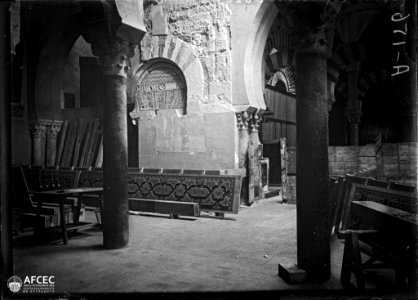 Interior de la catedral-mesquita de Còrdova (AFCEC MORELLO A 0156) photo