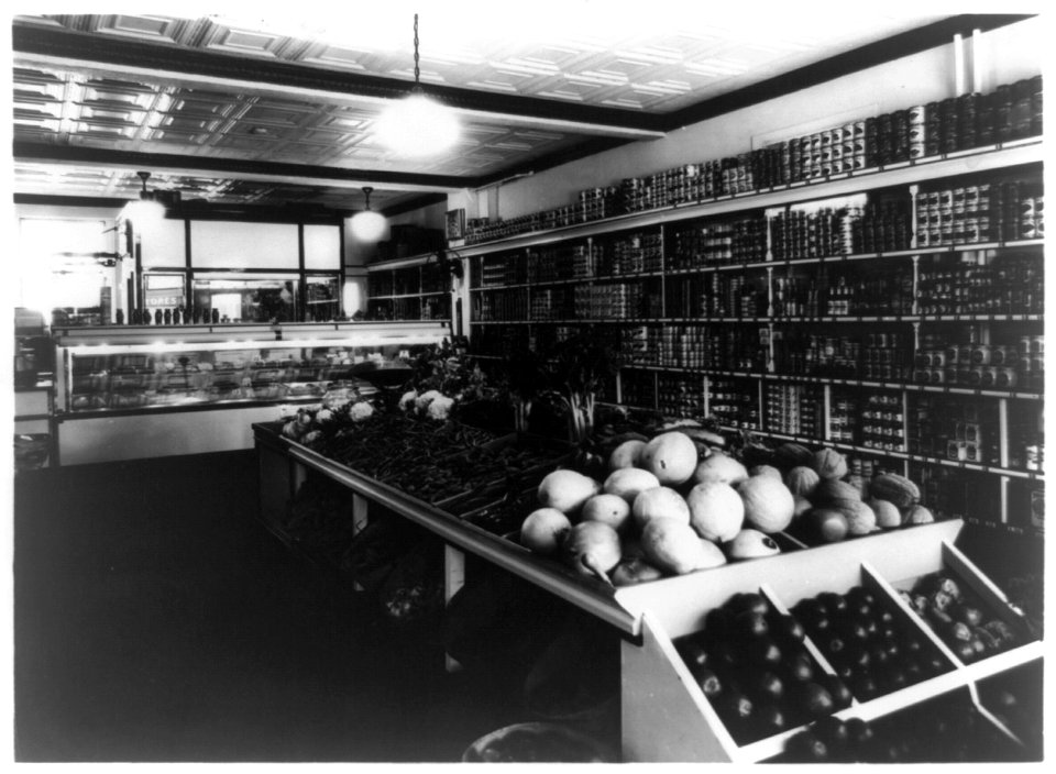 Interior view of a District Grocery Stores grocery at 3925 12th St., N.E., Washington, D.C. LCCN96507968