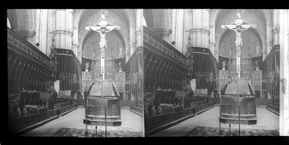Interior del cor i Sant Crist de la catedral de Tarragona