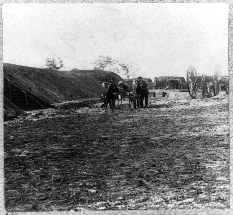 Interior view of Fort Brady, James River, Va., near Dutch Gap Canal LCCN2005694553